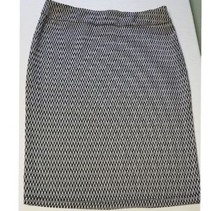 Soho Apparel Zigzag Black & White Large Skirt E110
